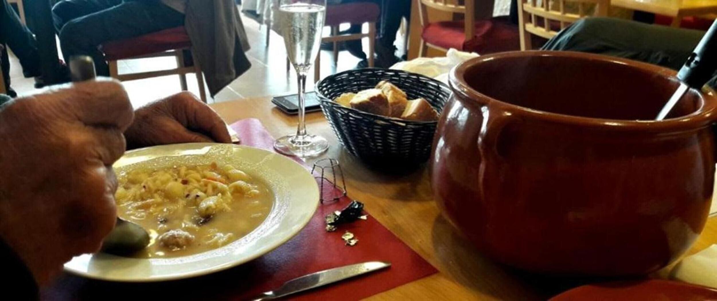 Comida y bebida