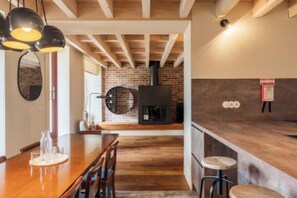 Dining - Spacious 3-Bedroom Apartment with Private Sauna (Porto)