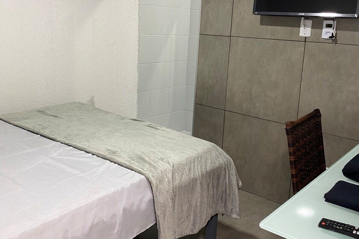 WiFi (free), bed sheets
