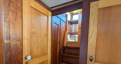 Room on an Authentic Boat with Private Terrace in Paris