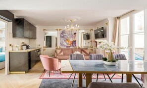 Interior - AN AUTHENTIC PARISIAN CHARM WITH PRIVATE TERRACE AT RUE DU BAC - SAINT GERMAIN (Paris)