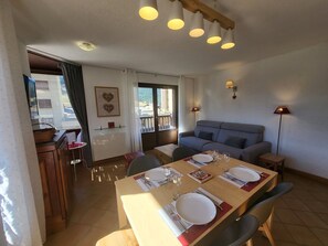 Interior - Central apartment, balcony, south/east view (Montgenèvre)