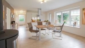 Dining - Holiday home with 2 bedrooms (Dagebüll OT Süderwaygaard)