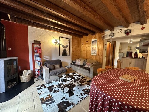Spacious chalet near slopes - 10 guests