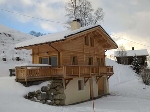 A wooden chalet with a balcony, surrounded by snow. - New chalet panoramic view - 8 guests (Arêches-Beaufort)