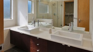 Unclassified image, 4 of 22, button - Modern 3BR Home with AC Near Downtown Seattle (Seattle)