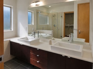Bathroom - Modern 3BR Home with AC Near Downtown Seattle (Seattle)
