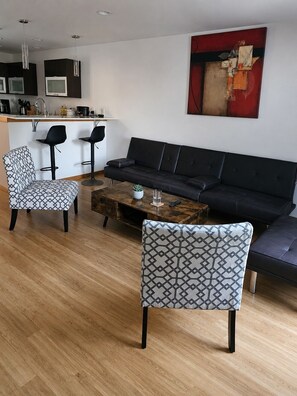 Living area - Modern 3BR Home with AC Near Downtown Seattle (Seattle)