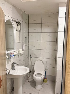Deluxe Room | Bathroom - No 1 by Swiss park (Lagos)