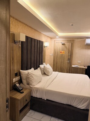 Classic Single Room - No 1 by Swiss park (Lagos)