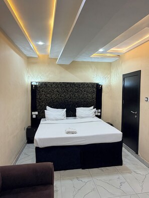 Deluxe Room - No 1 by Swiss park (Lagos)