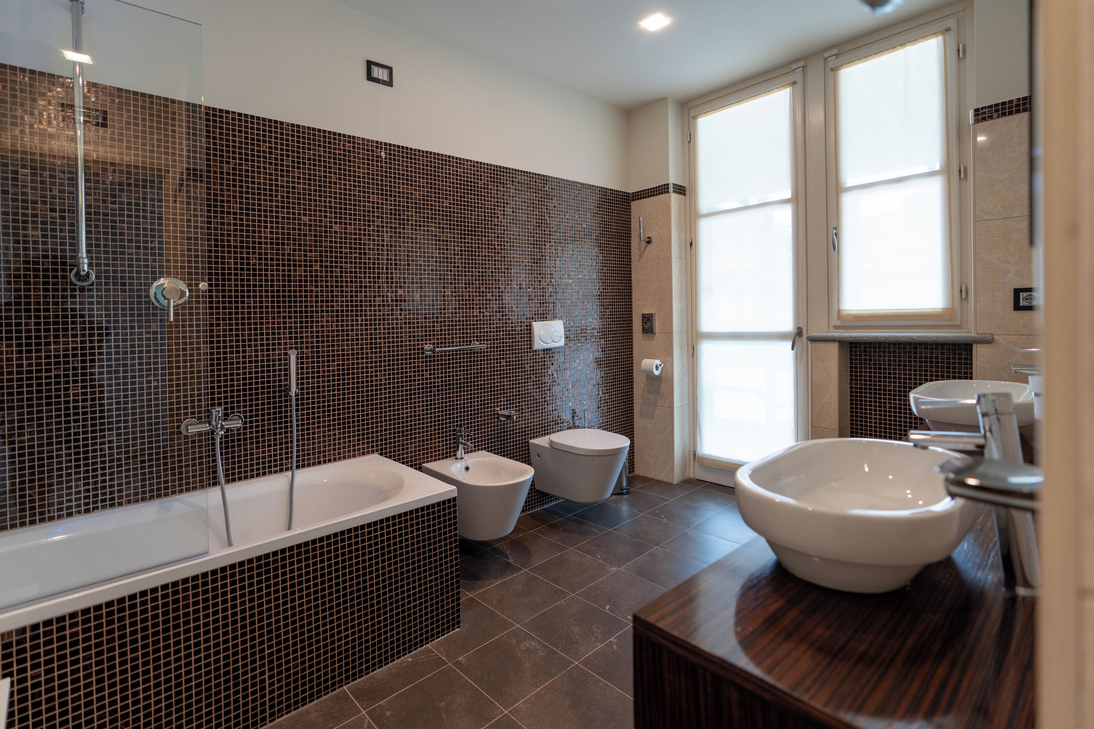 Chambre Confort Double ou avec lits jumeaux, vue colline | Salle de bain