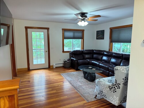 Cozy, pet-friendly, tranquil home minutes to downtown Bar Harbor & Acadia.