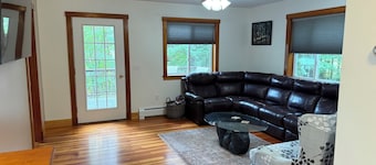 Cozy, pet-friendly, tranquil home minutes to downtown Bar Harbor & Acadia.