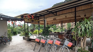 Tempat makan luar