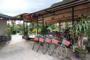Outdoor dining - Hang Mua Green Garden Homestay (Ninh Binh)