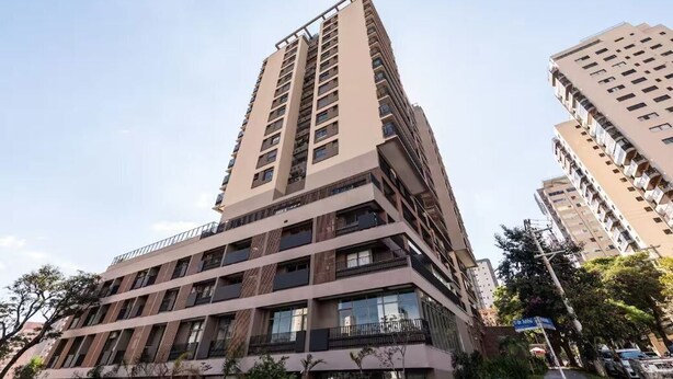 A multi-story building with balconies and large windows. - Arte Onze de Junho (São Paulo)