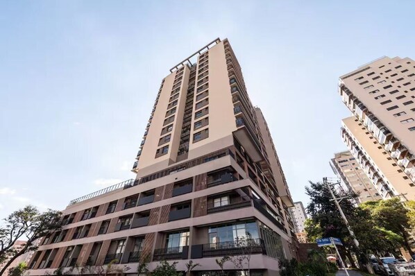 A multi-story building with balconies and large windows. - Arte Onze de Junho (São Paulo)