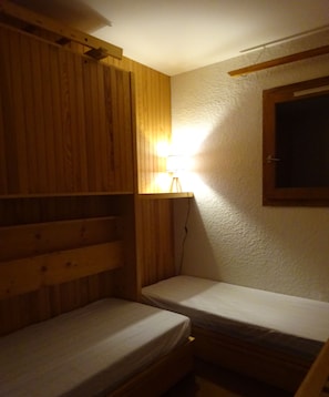 Room - Top-floor apartment with a beautiful view of the mountains. (Meribel)