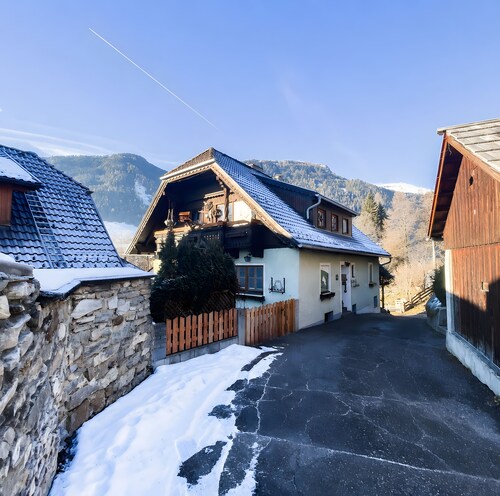 Holiday Apartment 'Haus Bergliebe' with Mountain View and Wi-Fi