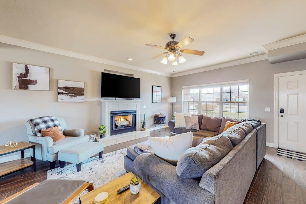 TV, fireplace, offices