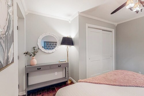 2BR downtown condo with patio, streaming, W&D, AC