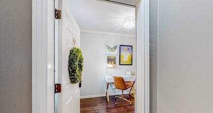 2BR downtown condo with patio, streaming, W&D, AC
