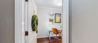 2BR downtown condo with patio, streaming, W&D, AC