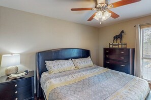 A bedroom with a bed, a nightstand, a dresser, a ceiling fan, and a window with blinds. - 2BR Cozy Condo, Enjoy the View, Community Pool (Hot Springs)