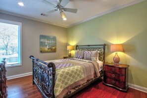 A bedroom with a bed, a nightstand, a lamp, a ceiling fan, and a window with blinds. - 5BR Lakefront home - Dock, 2 kitchens, pool table (Hot Springs)