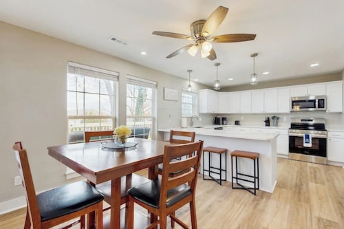 2BR Peaceful Retreat with Lake Views, Deck & W&D