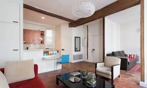 Living area - BRIGHT & ELEGANT 63M² PARISIAN RETREAT (Paris)