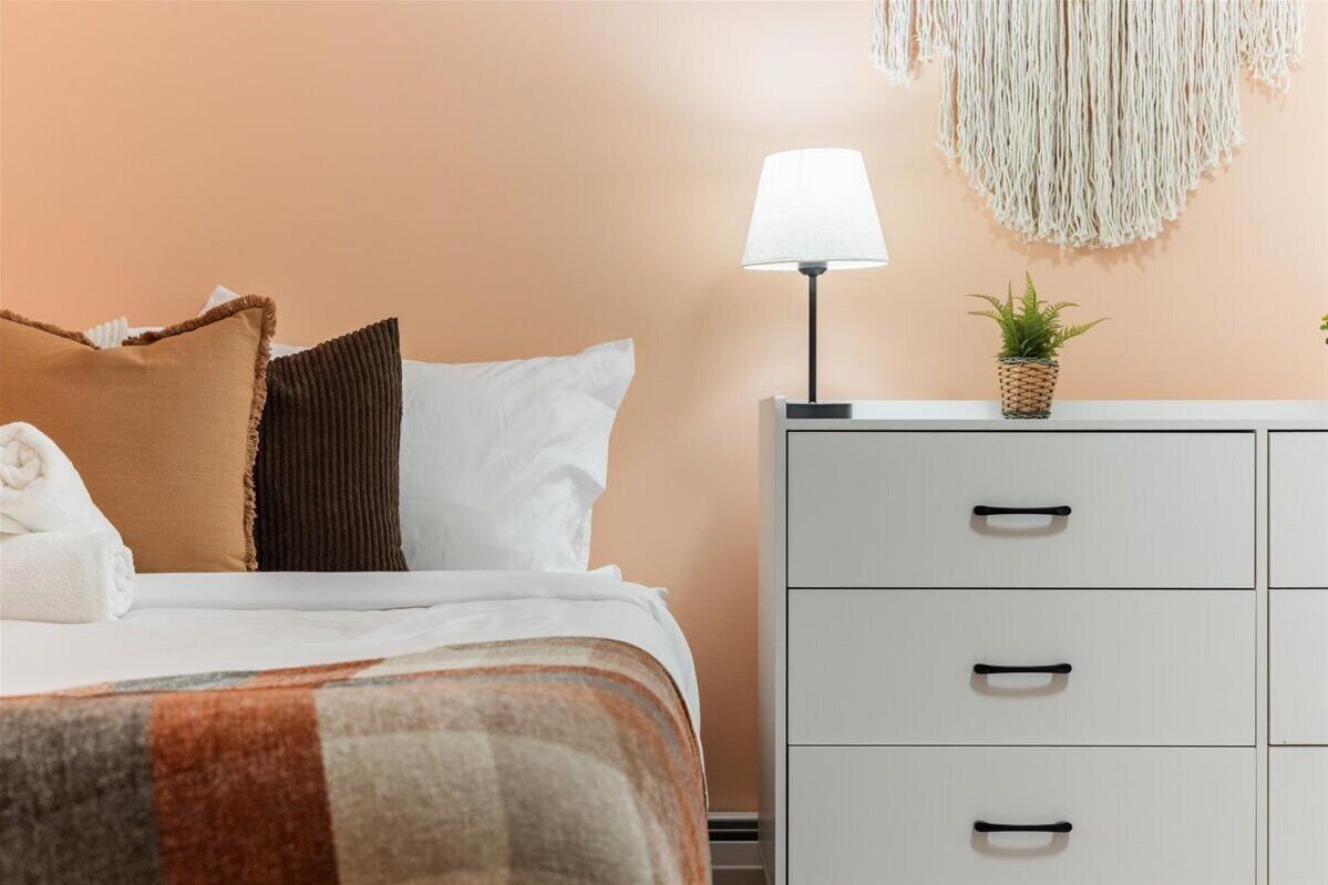 Iron/ironing board, Internet, bed sheets