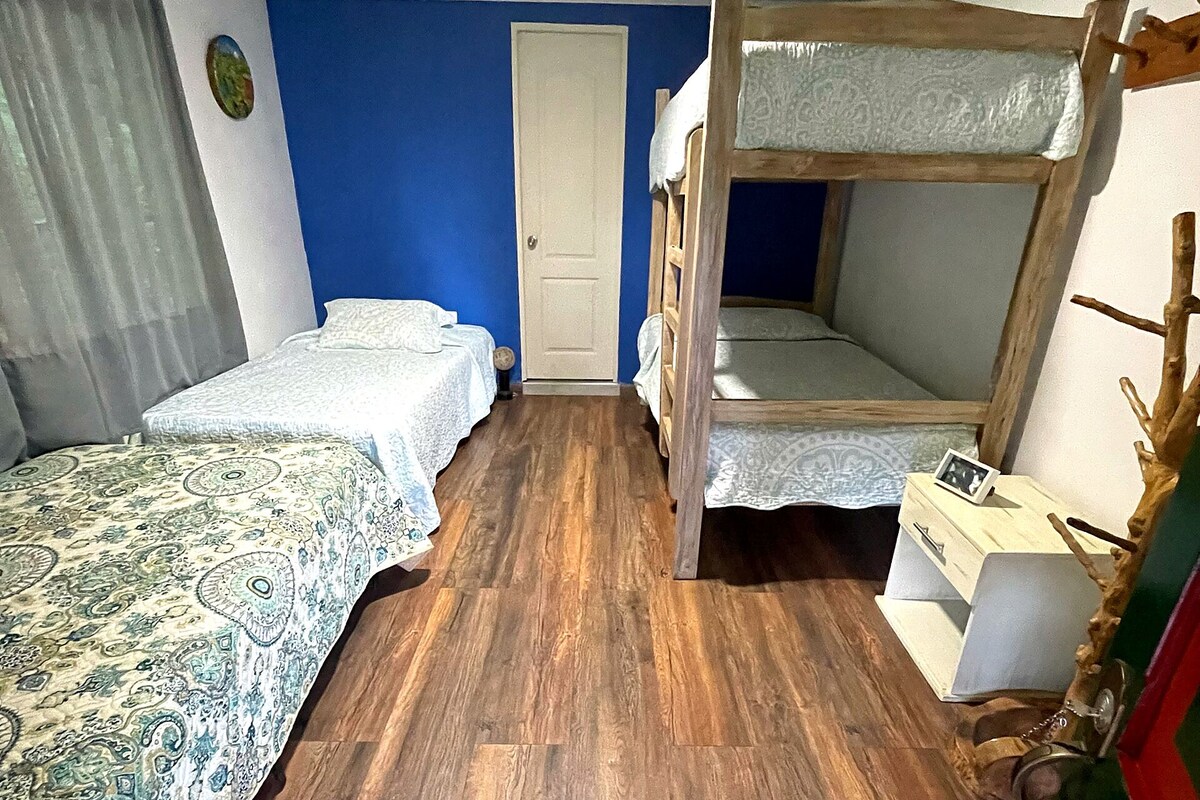 Standard-Vierbettzimmer, Gartenblick | Kostenloses WLAN