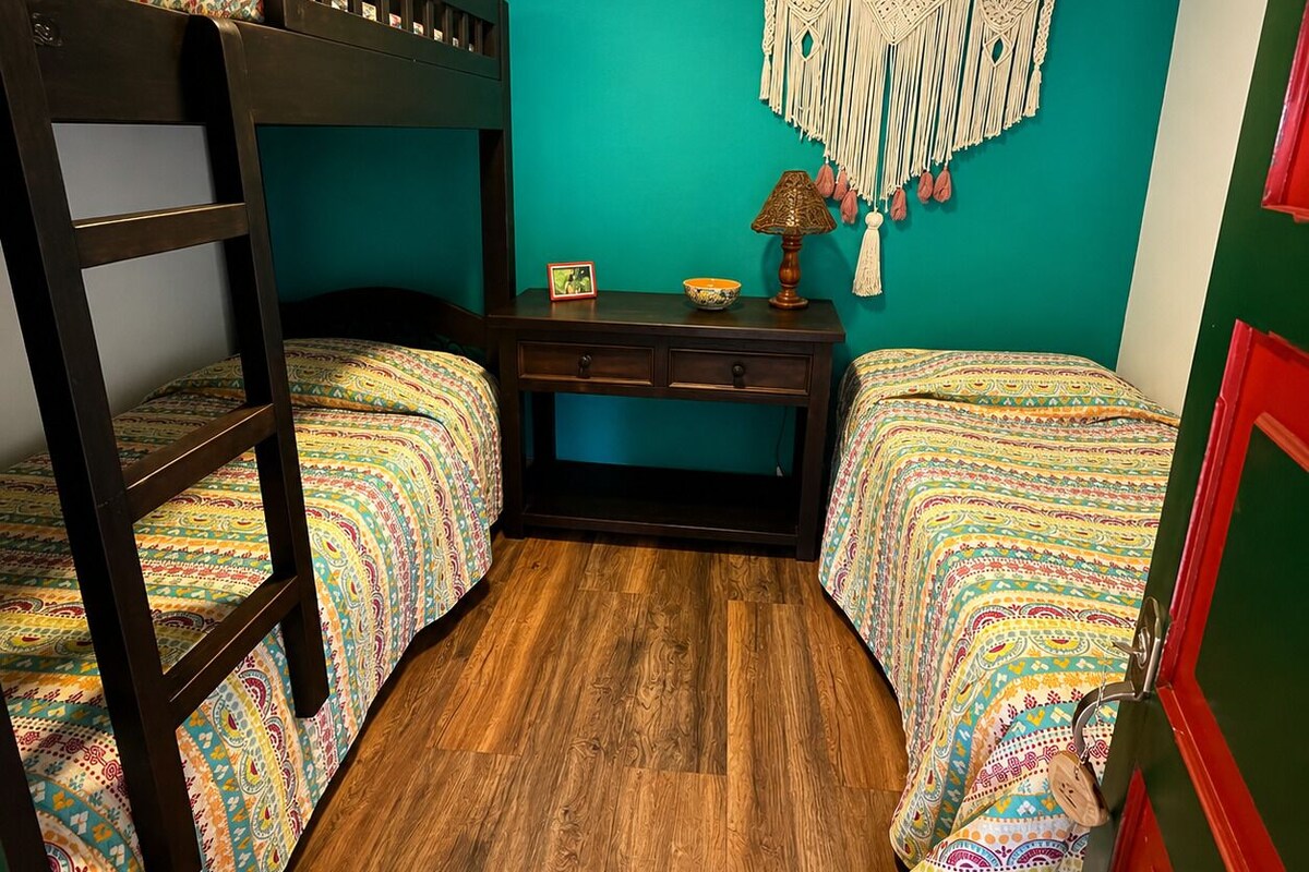 Habitación triple estándar, vista al jardín | Wifi gratis 
