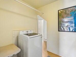 Laundry - Washer & Dryer - The Starboard House | Waterfront Dream w/ Gorgeous Finishes (Rockport)