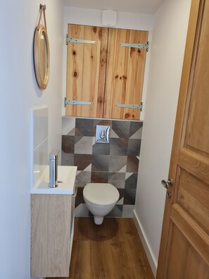 Unclassified image, 5 of 8, button - Vrbo Property (Briscous)