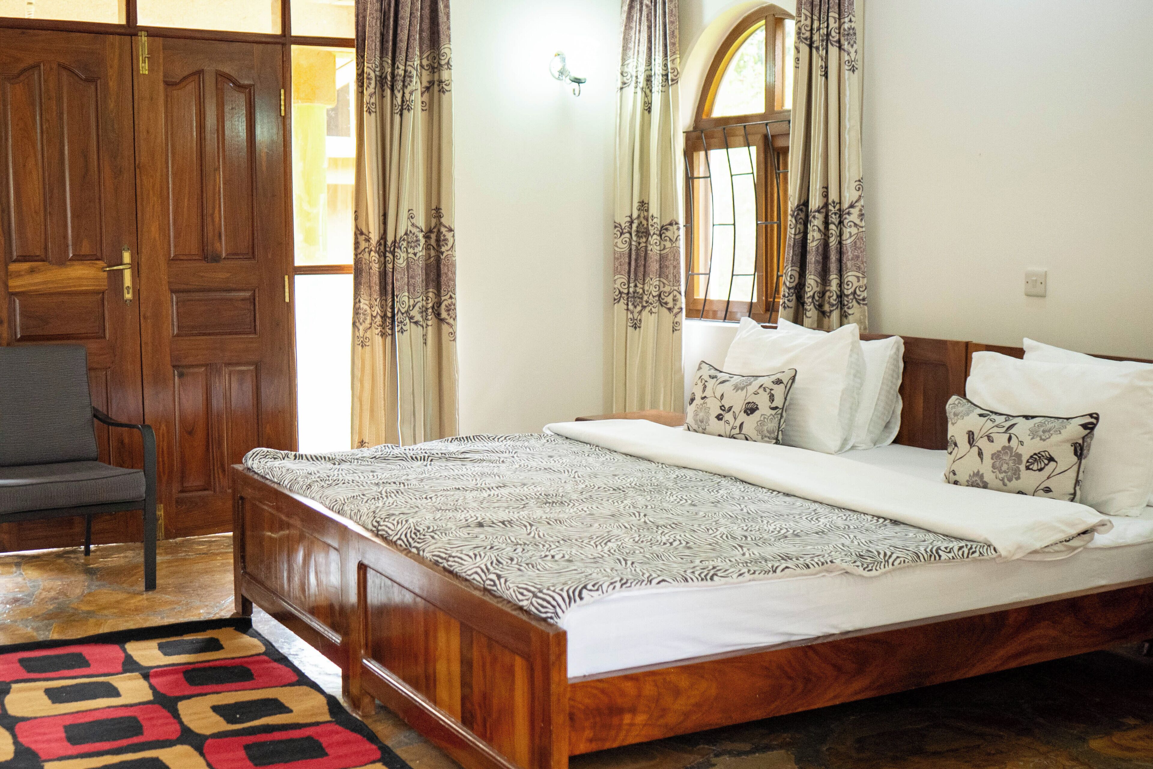 Suite, 1 King Bed, Air conditioning, Garden View | Premium bedding, desk, laptop workspace, free WiFi