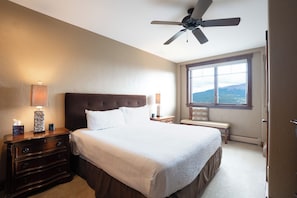 Room - Crystal Peak Highpoint Condo: Ski In/Out, Mountain Views (Breckenridge)