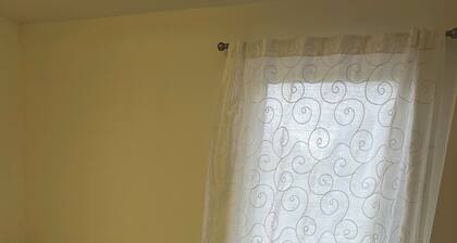 Comfortable & Cozy Private Room in a Shared House (Room1)
