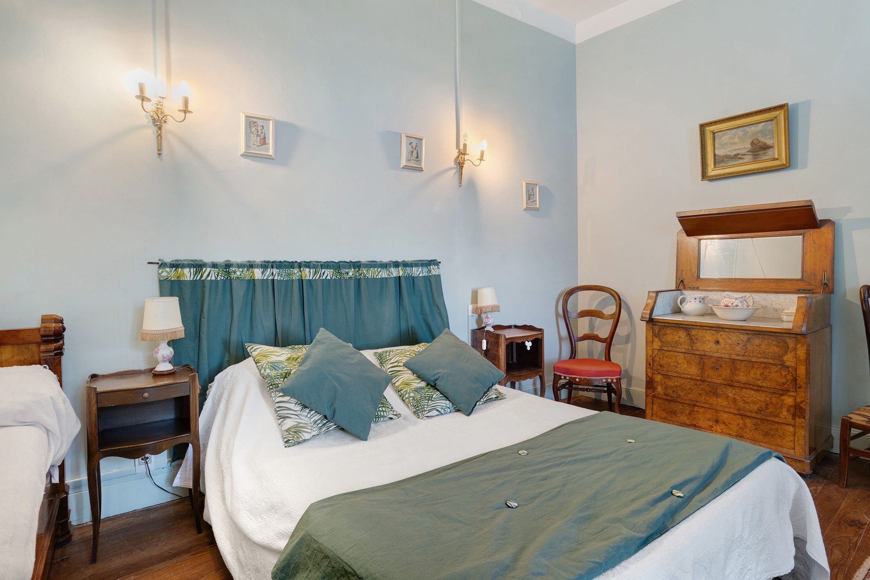 WiFi, bed sheets
