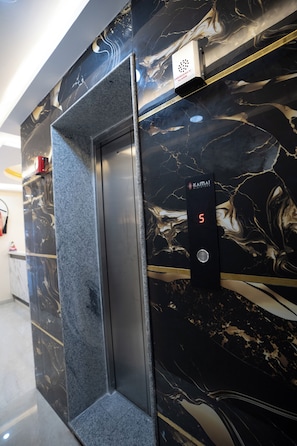 An elevator with a digital display indicating the floor number. - RMA Joliday Inn (Puducherry)