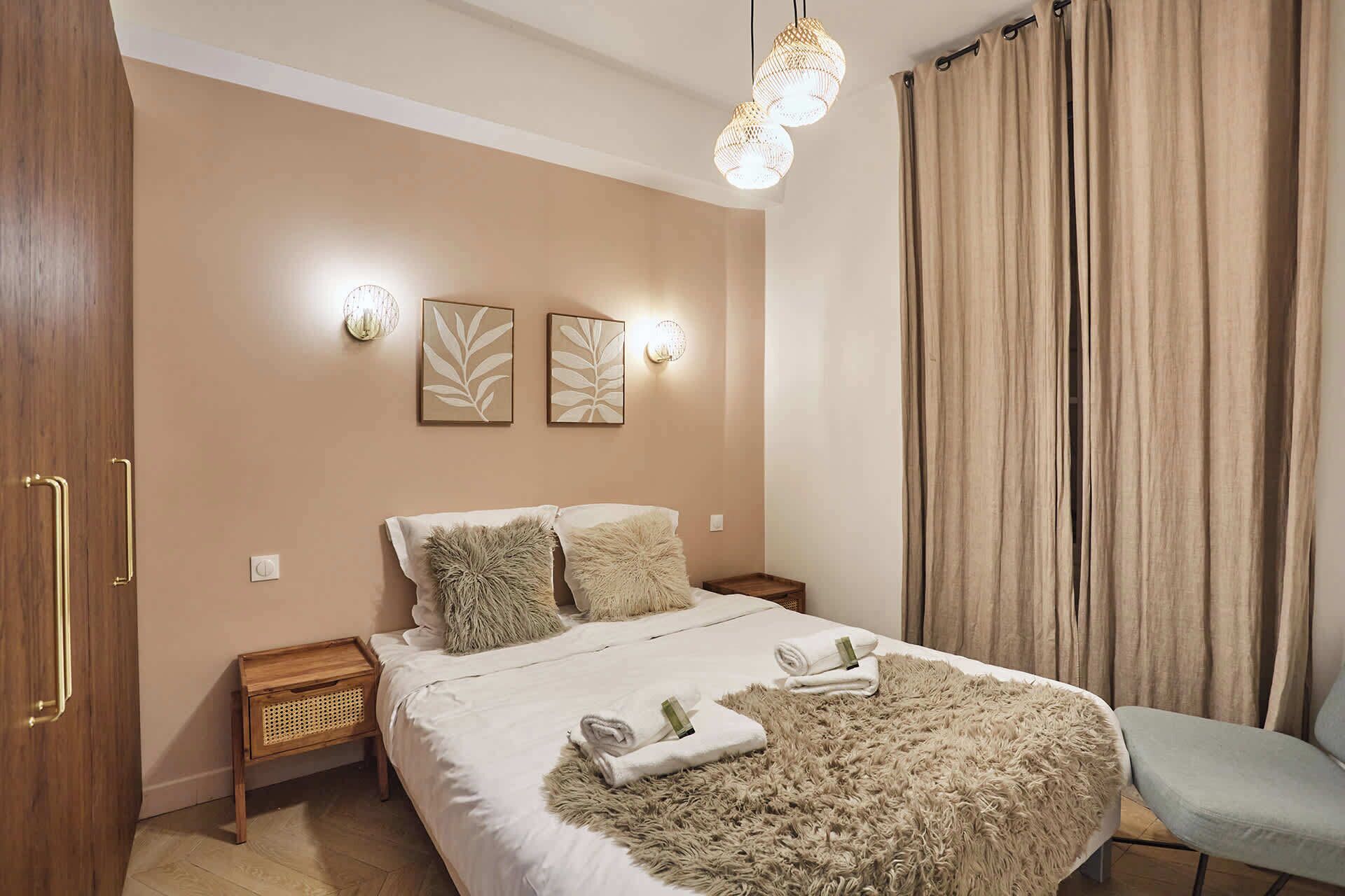 Iron/ironing board, internet, bed sheets