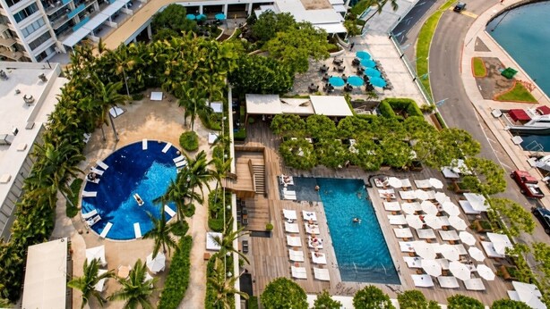 Un hôtel doté d’une grande piscine extérieure, de plusieurs espaces de détente et d’un parking.