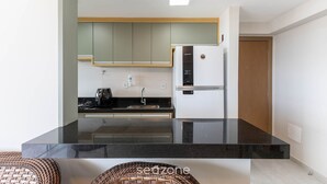 A modern kitchen with a black countertop, green cabinets, and a built-in refrigerator. - Apt Sea View 300 m From the Beach Mmd0802 (Ilhéus)