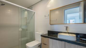 Apartamento básico | Banheiro | Chuveiro