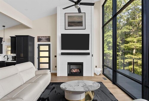 Three Bears : Elevated Mountain Living in Near Ellijay