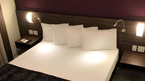 Unclassified image, 4 of 18, button - Well-Equipped Room for Budget Travelers - with Outdoor Swimming Pool and Sauna! (São João de Meriti)
