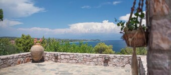 Koroni Akrita Residences, Sapientza Poolside Nest