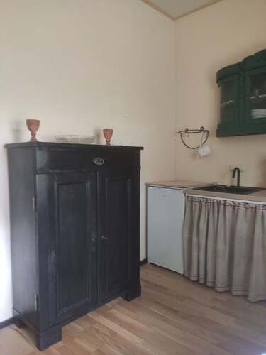 "Knight’s Room" in Farmhouse on Riding Estate
